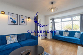 4BR House with Driveway Warwick Castle